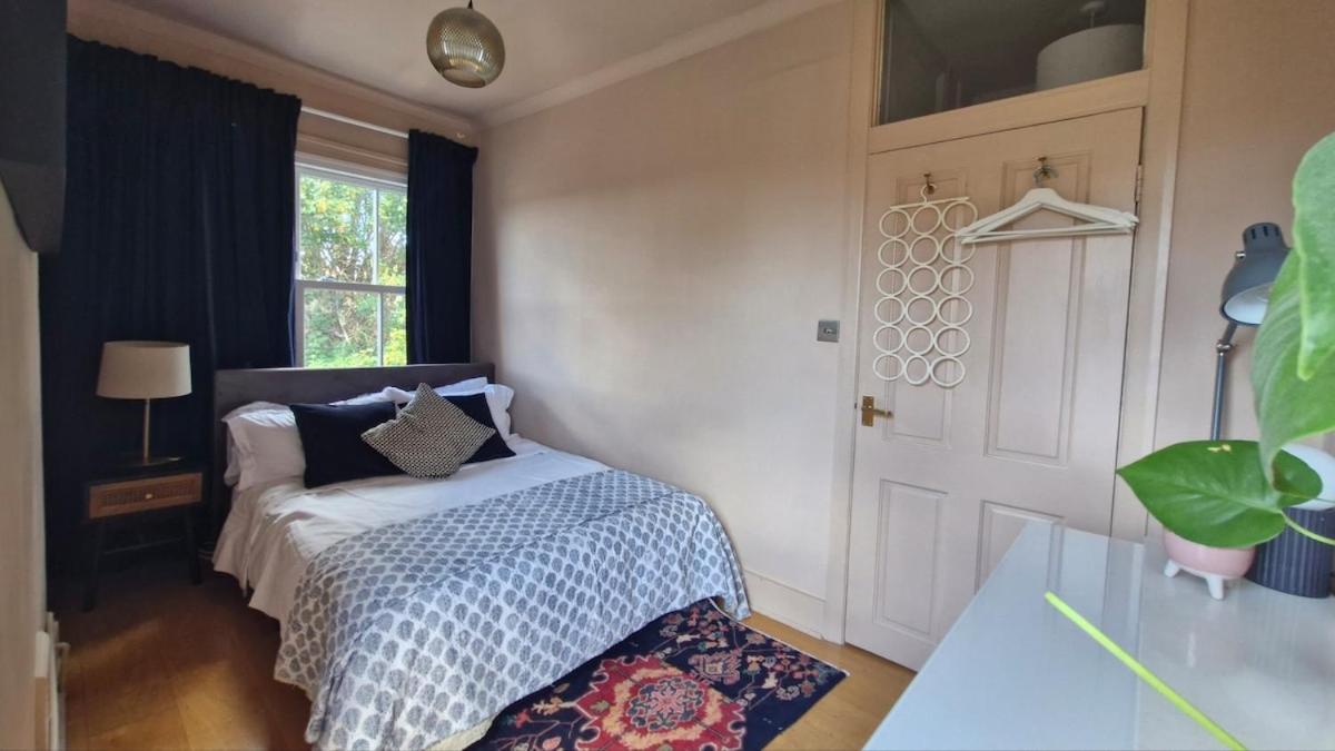Charming Bright 2-bed Heritage Flat, Battersea Park, Londres
