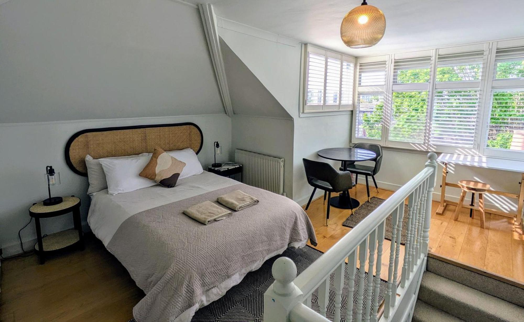 Charming Bright 2-bed Heritage Flat, Battersea Park,