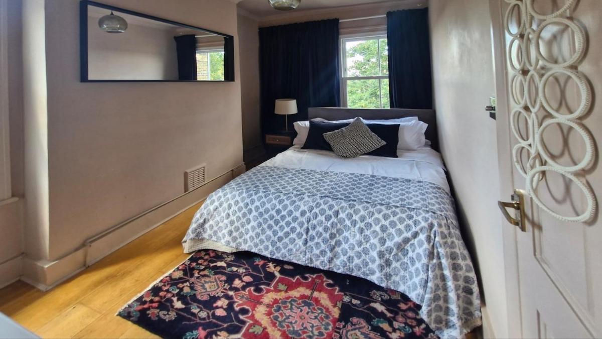 Charming Bright 2-bed Heritage Flat, Battersea Park, Londres