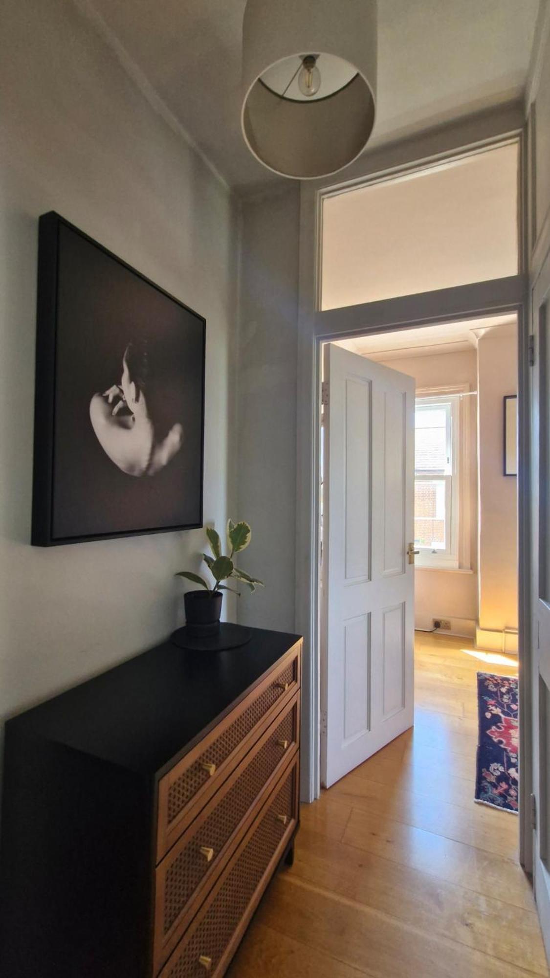 Charming Bright 2-bed Heritage Flat, Battersea Park, Appartement Londres