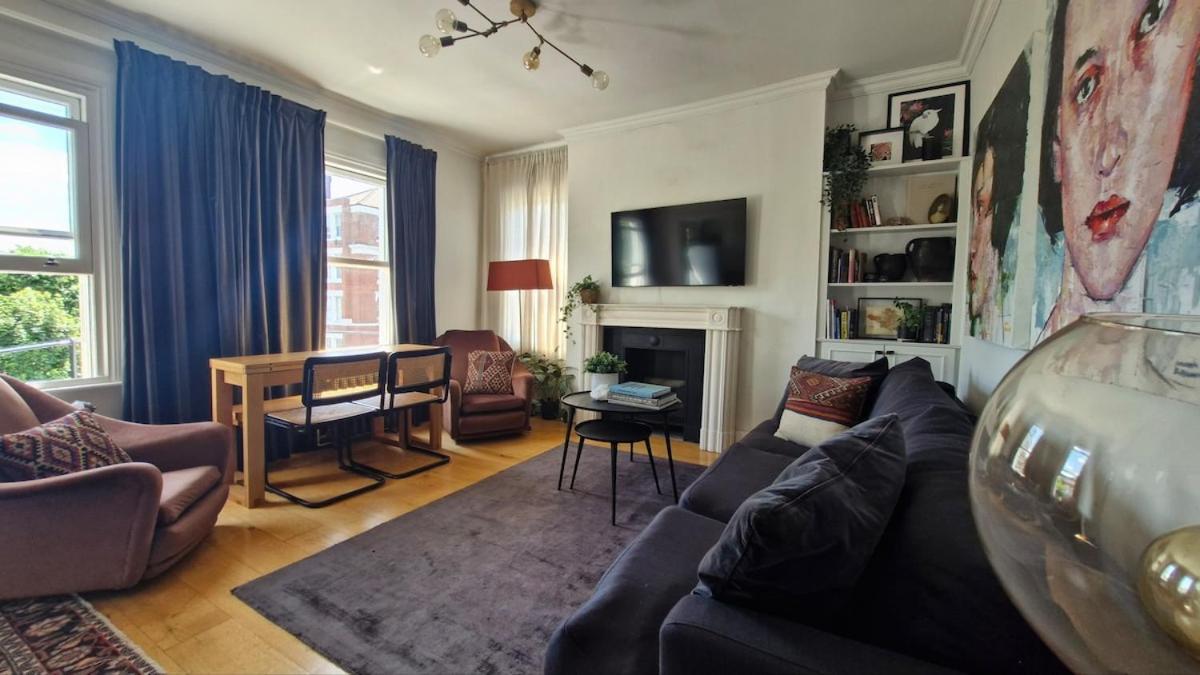 Charming Bright 2-bed Heritage Flat, Battersea Park, Londres